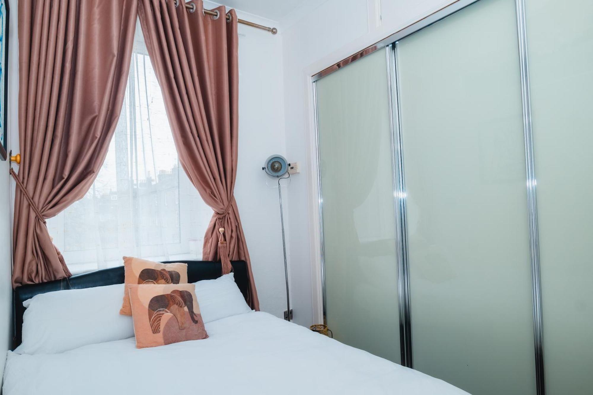 Entire Fabulous 2Bedroom First Floor Flat Located Within Close Proximity To City Centre & University Of Aberdeen With Private Parking ภายนอก รูปภาพ