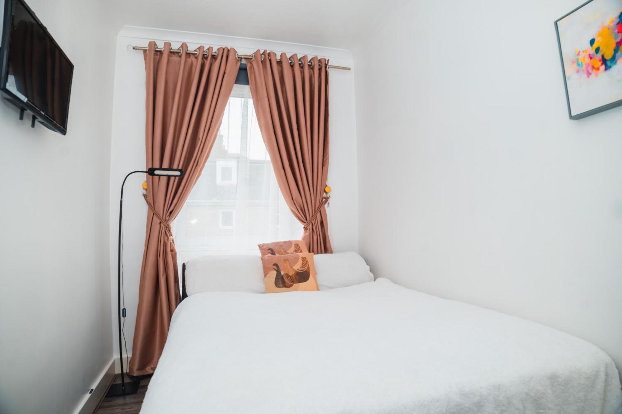 Entire Fabulous 2Bedroom First Floor Flat Located Within Close Proximity To City Centre & University Of Aberdeen With Private Parking ภายนอก รูปภาพ